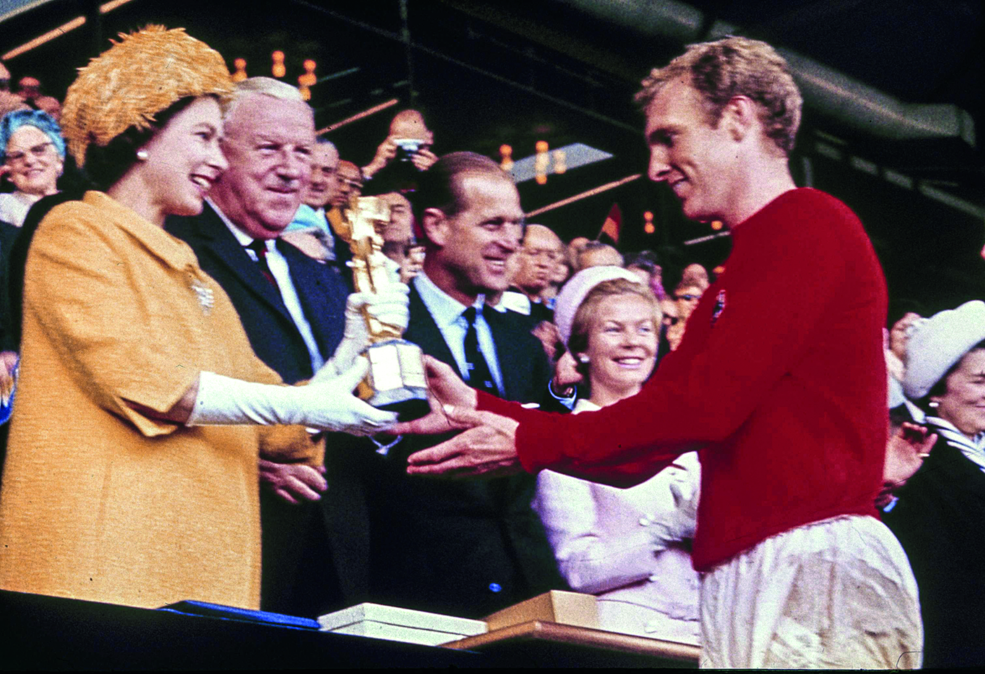 Η μυστική ζωή της Ελισάβετ και το ιδιαίτερο σύμπαν της βασιλικής οικογένειας-5