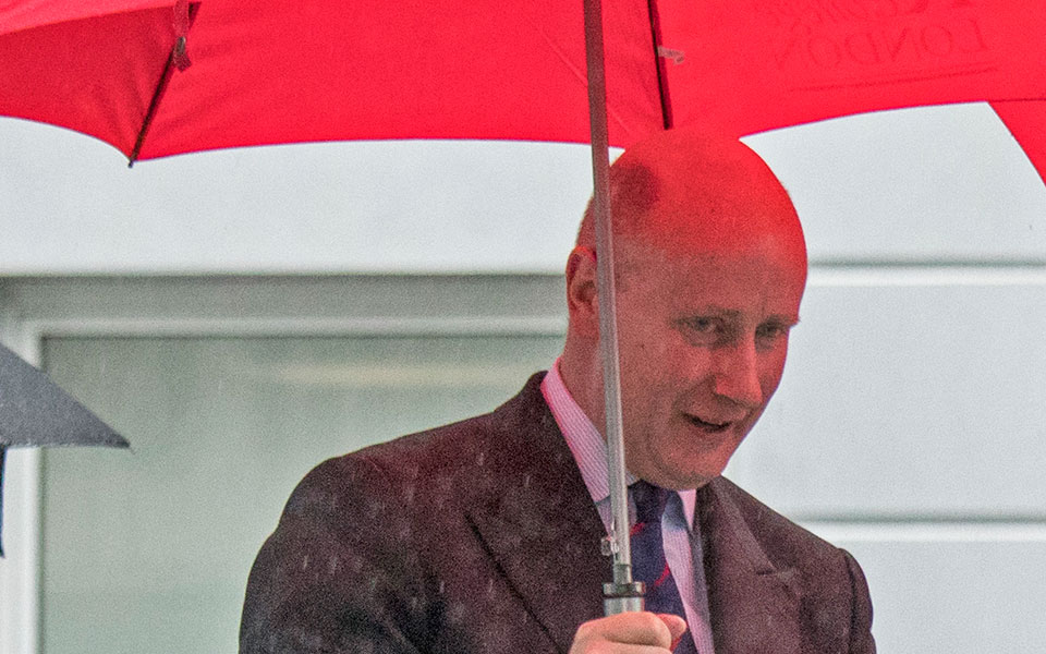 βρετανία-ηχηρή-παραίτηση-συμβούλου-τ-561913369