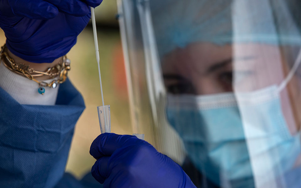 κορωνοϊός-9-288-νέα-κρούσματα-15-θάνατοι-103-δι-561910342