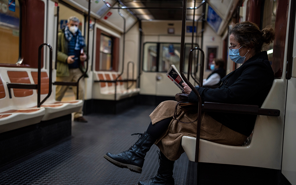 Κορωνοϊός: «Θερινό κύμα» απειλεί την Ευρώπη – Πού οφείλεται η νέα έξαρση-2