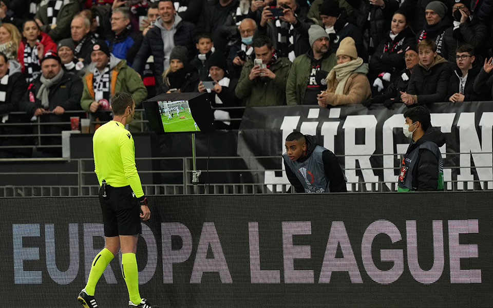 ιστορική-στιγμή-για-τη-διαιτησία-561917419