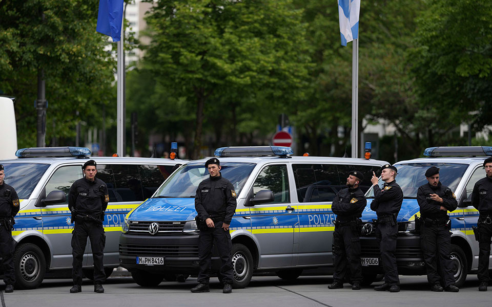 γερμανία-άνδρας-τραυμάτισε-με-μαχαίρ-561905305