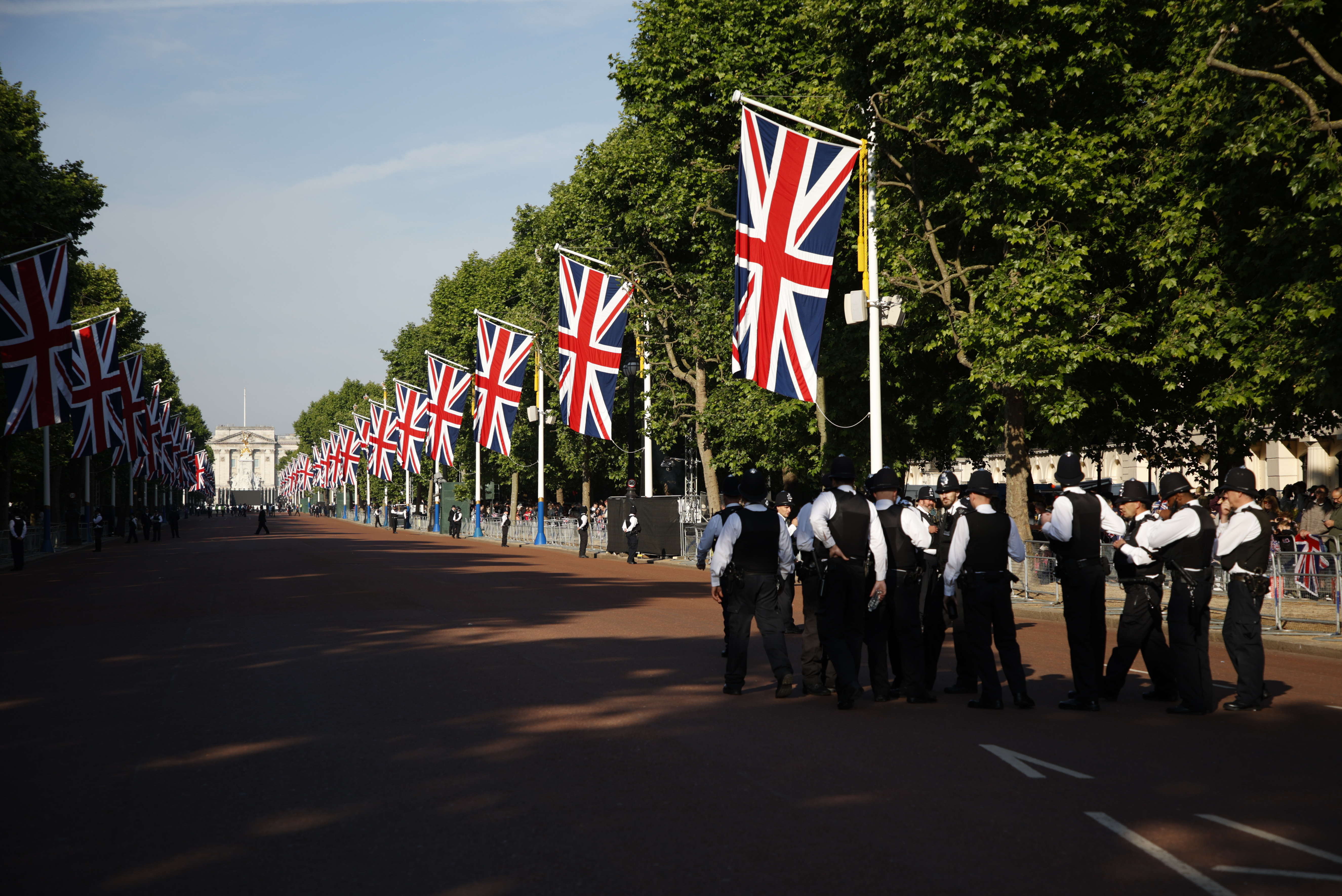 Η Βρετανία γιορτάζει τα 70 χρόνια της βασίλισσας Ελισάβετ στον θρόνο (φωτό/βίντεο)-6