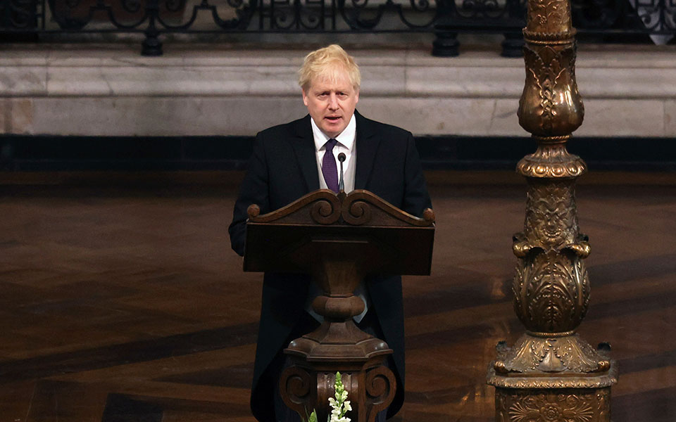 βρετανικά-μέσα-προ-της-πρότασης-μομφή-561896179