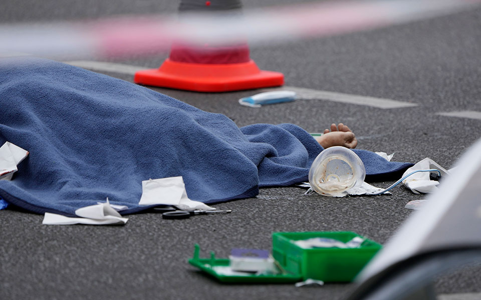 Γερμανία: Όχημα έπεσε σε πλήθος στο Βερολίνο – Ένας νεκρός, πολλοί τραυματίες-4