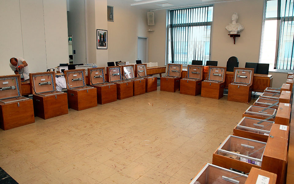 στις-κάλπες-οι-γάλλοι-πρώτος-γύρος-τ-561906709