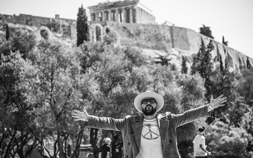 σκληρό-ροκ-για-τα-γλυπτά-του-παρθενώνα-561927973