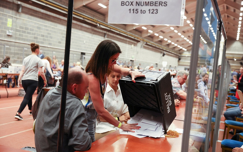 βρετανία-διπλό-χαστούκι-στον-μπ-τζόνσ-561925024