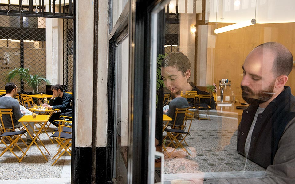 Τι συμβαίνει στο Εμπορικό Τρίγωνο της Αθήνας;-10