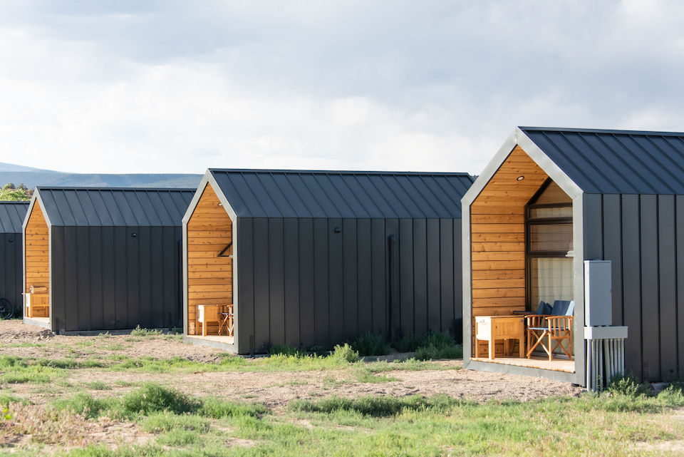 Hippi glamping: Κάμπινγκ για χίπστερ και νοσταλγούς των 60s-2