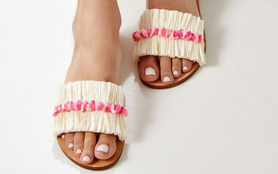 5-beach-sandals-για-τα-πιο-άνετα-και-fashionable-looks-του-καλοκαι-561933190