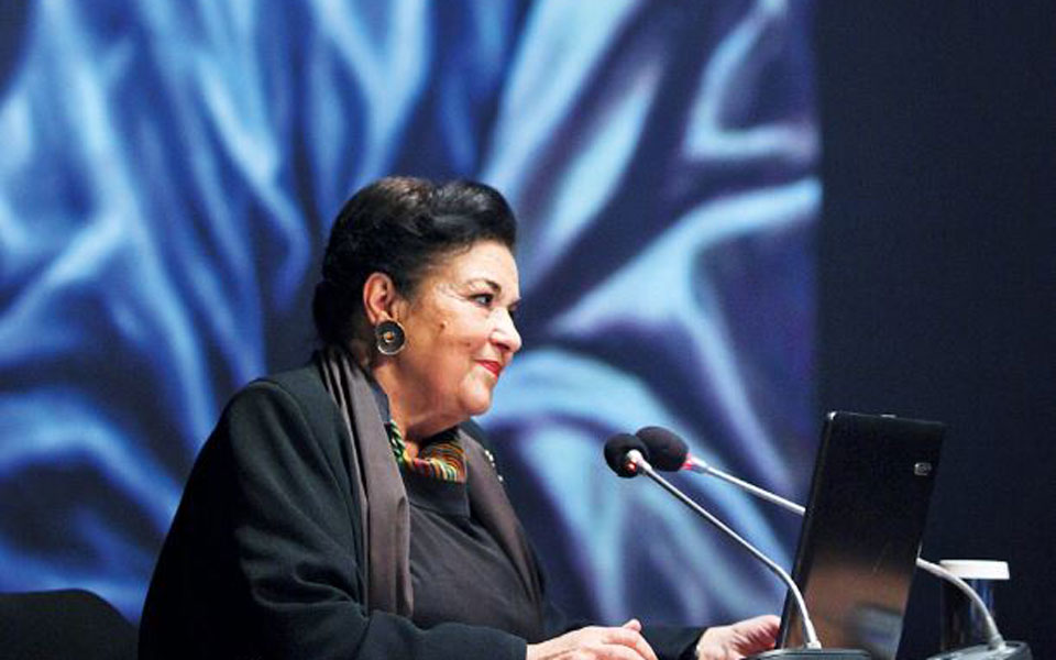 αποχαιρετισμός-στη-δασκάλα-561916909