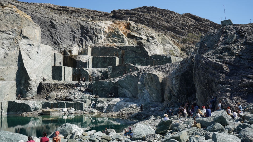 «Λατομείο Θάλασσα»: Μια performance που περιδιαβαίνει τα μάρμαρα της Τήνου-2