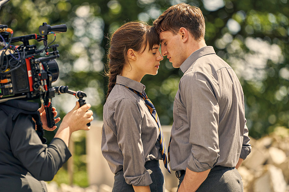 Σάλι Ρούνει: Η νέα ποπ σταρ της λογοτεχνίας-4