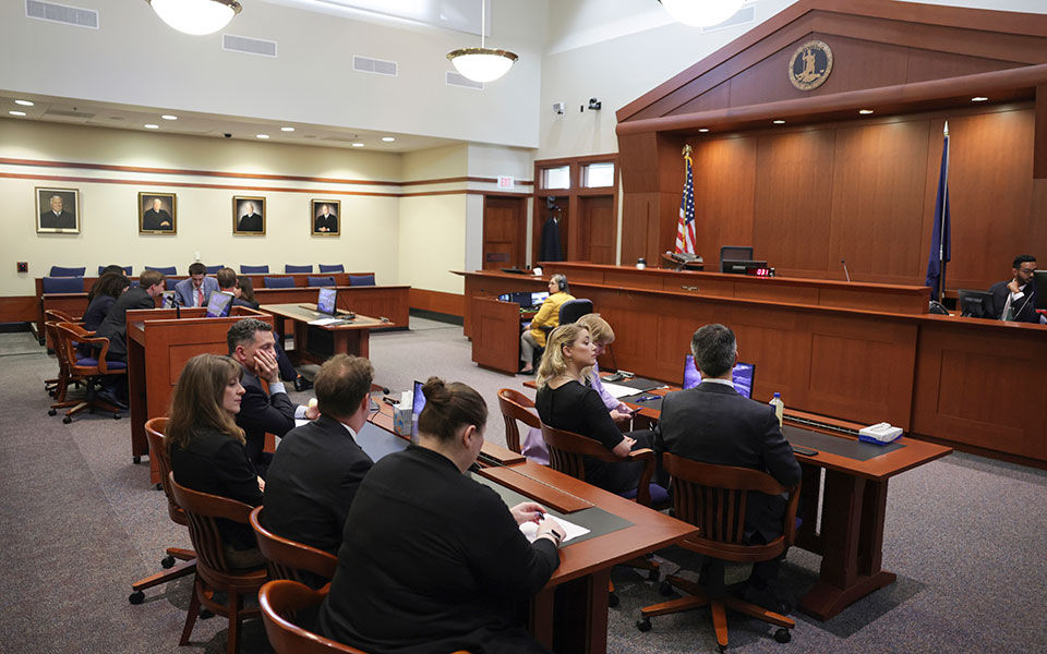 ντεπ-χερντ-το-ενδιαφέρον-στη-δίκη-μιας-561892060