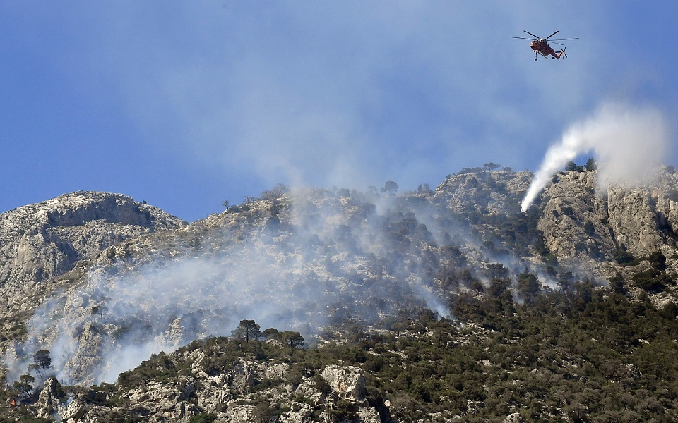 φωτιά-στη-βούλα-σε-εξέλιξη-η-καταμέτρη-561895615