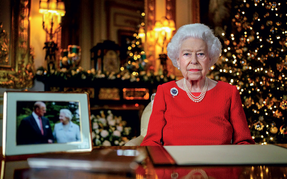 βασίλισσα-ελισάβετ-γκαρνταρόμπα-ου-561892444