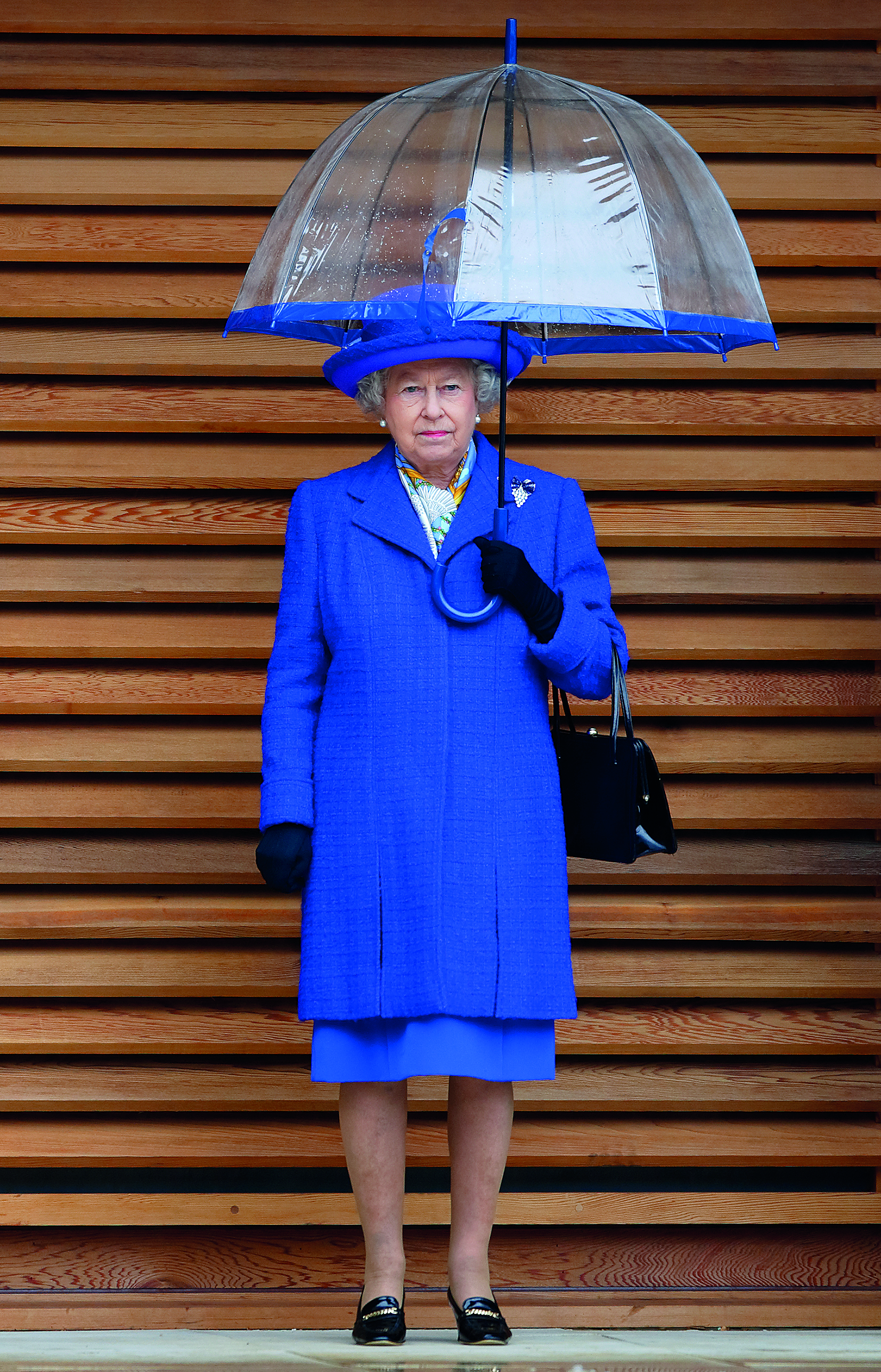 Βασίλισσα Ελισάβετ: Γκαρνταρόμπα… Ουράνιο Τόξο-7