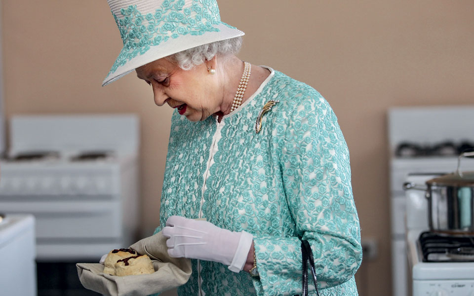 πώς-να-φτιάξετε-βασιλικά-κοκτέιλ-και-scones-561892378