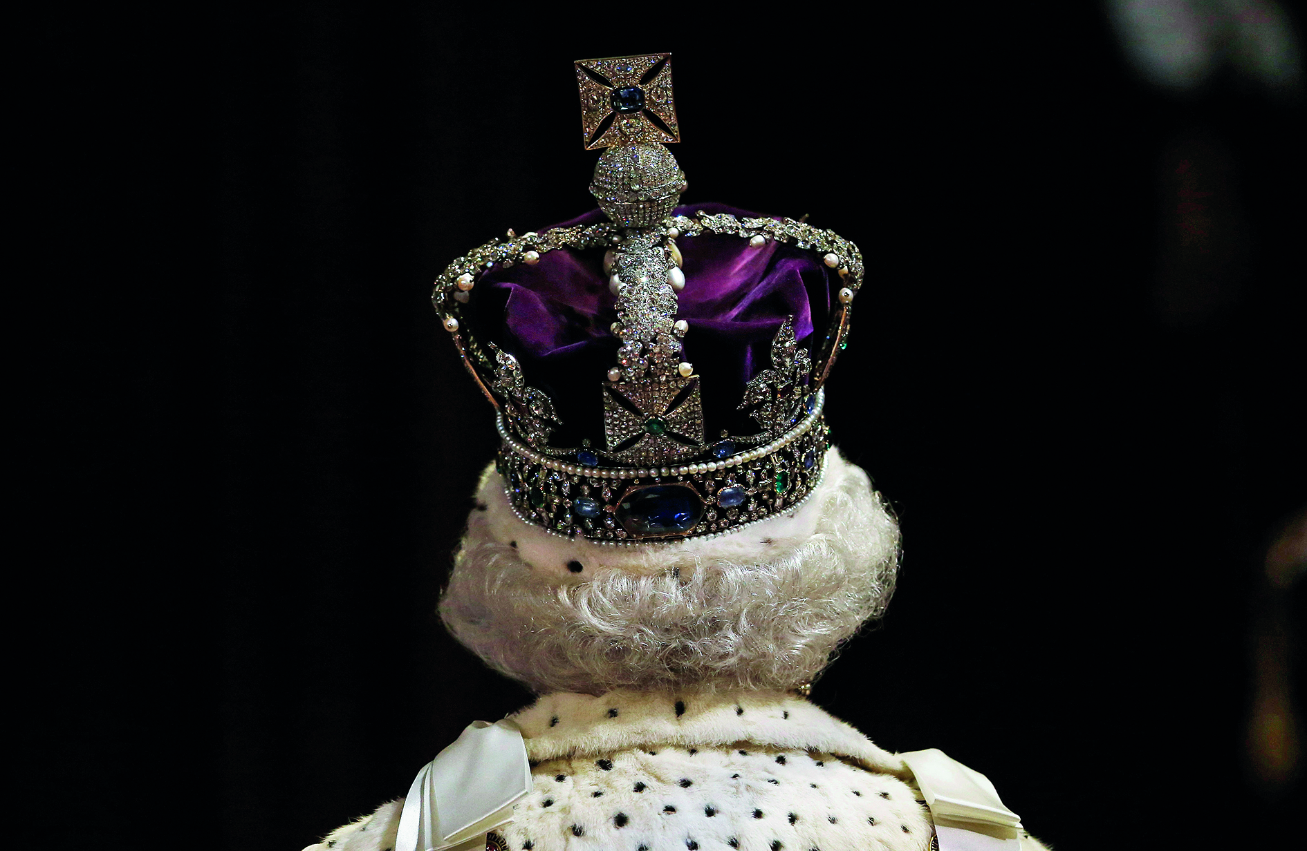 Η μυστική ζωή της Ελισάβετ και το ιδιαίτερο σύμπαν της βασιλικής οικογένειας-11