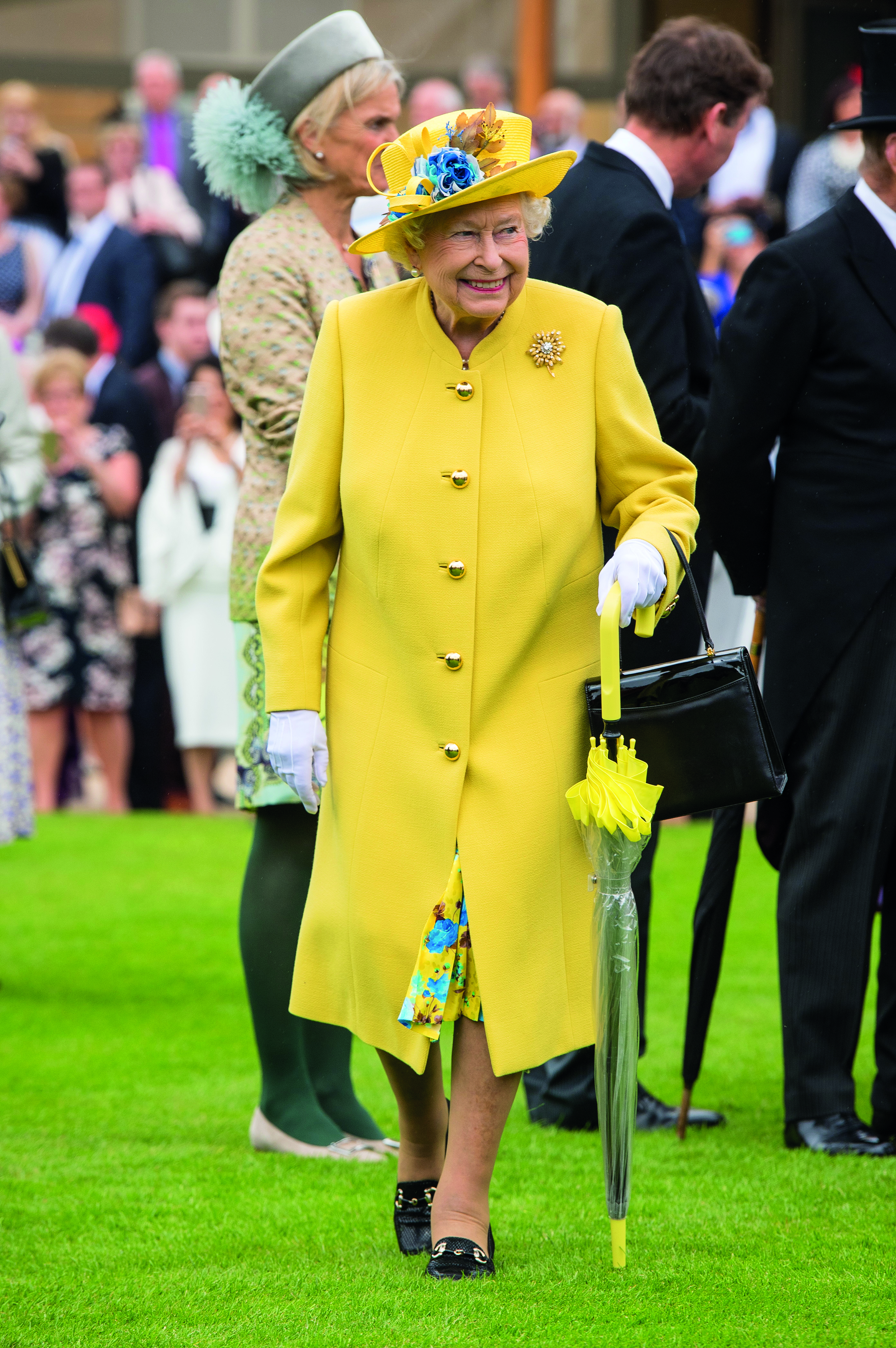 Βασίλισσα Ελισάβετ: Γκαρνταρόμπα… Ουράνιο Τόξο-1