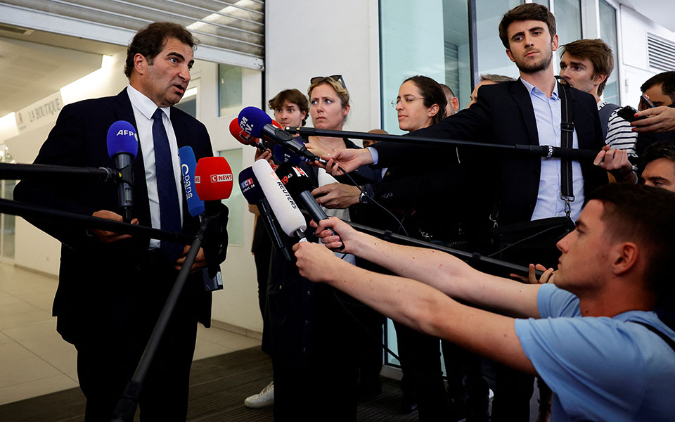 γαλλία-οι-ρεπουμπλικανοί-αποκλείουν-561918463