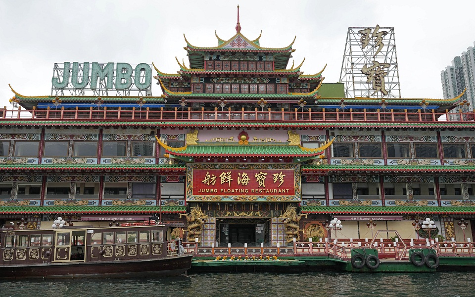 χονγκ-κονγκ-πλωτό-εστιατόριο-βούλιαξ-561919645