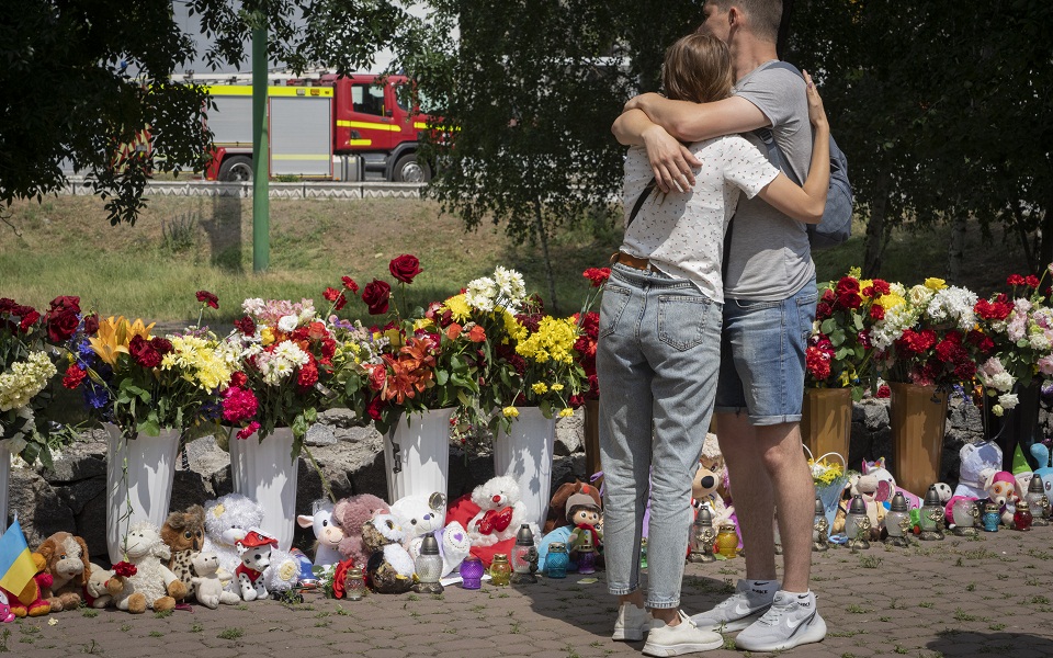 Ουκρανία: Βίντεο δείχνει πώς ο πύραυλος πλήττει το εμπορικό κέντρο στο Κρεμεντσούκ-3