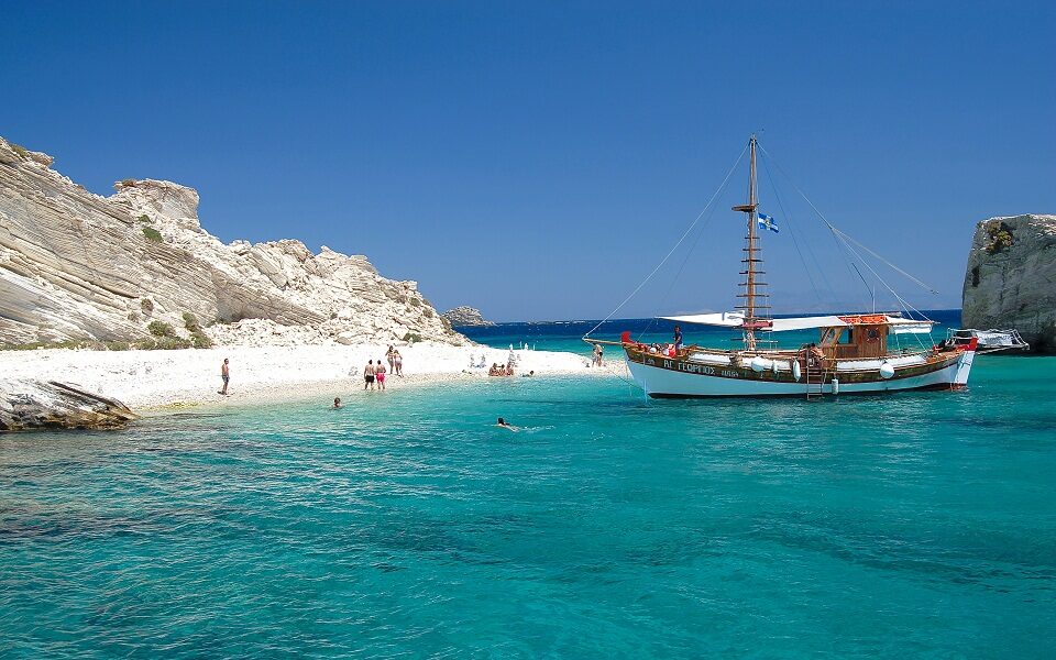 το-κομφετί-του-αιγαίου-η-γαλλική-le-figaro-ε-561923197