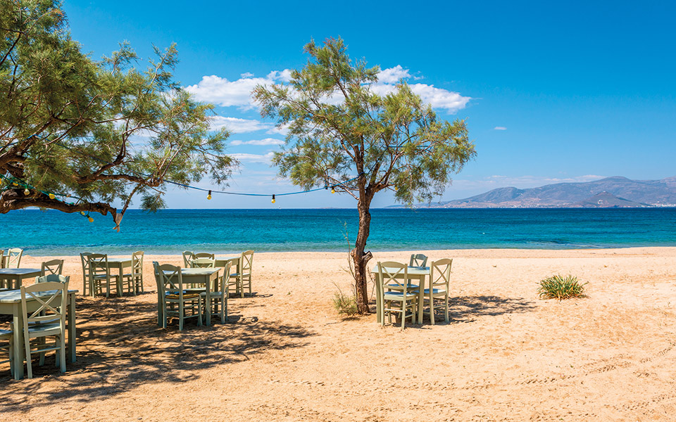 η-vogue-greece-ιουλίου-αυγούστου-ταξιδεύει-στη-ν-561923311