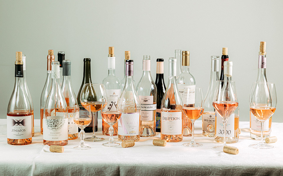 γεμίζουμε-τα-ποτήρια-μας-με-ροζέ-561888568