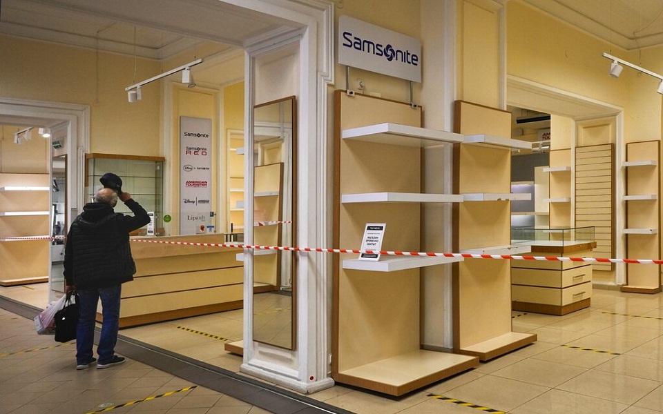 Ρωσία: «Στοιχειωμένα» τα καταστήματα δυτικών αλυσίδων στις ρωσικές πόλεις (εικόνες)-1