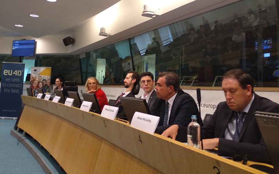 σχοινάς-η-εποχή-της-ευρωπαϊκής-αθωότη-561920218