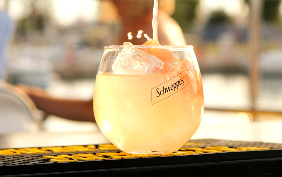 το-schweppes-δίνει-χαρακτήρα-στο-καλοκαίρι-με-561905425