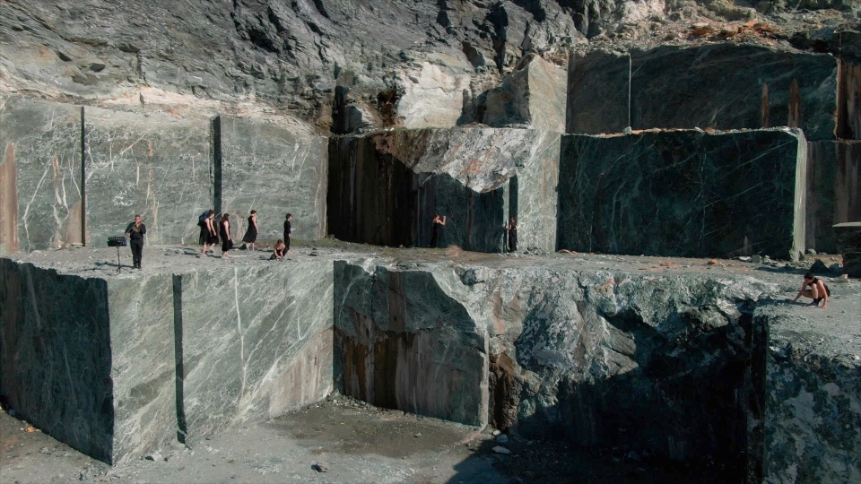 λατομείο-θάλασσα-μια-performance-που-περιδια-561896776