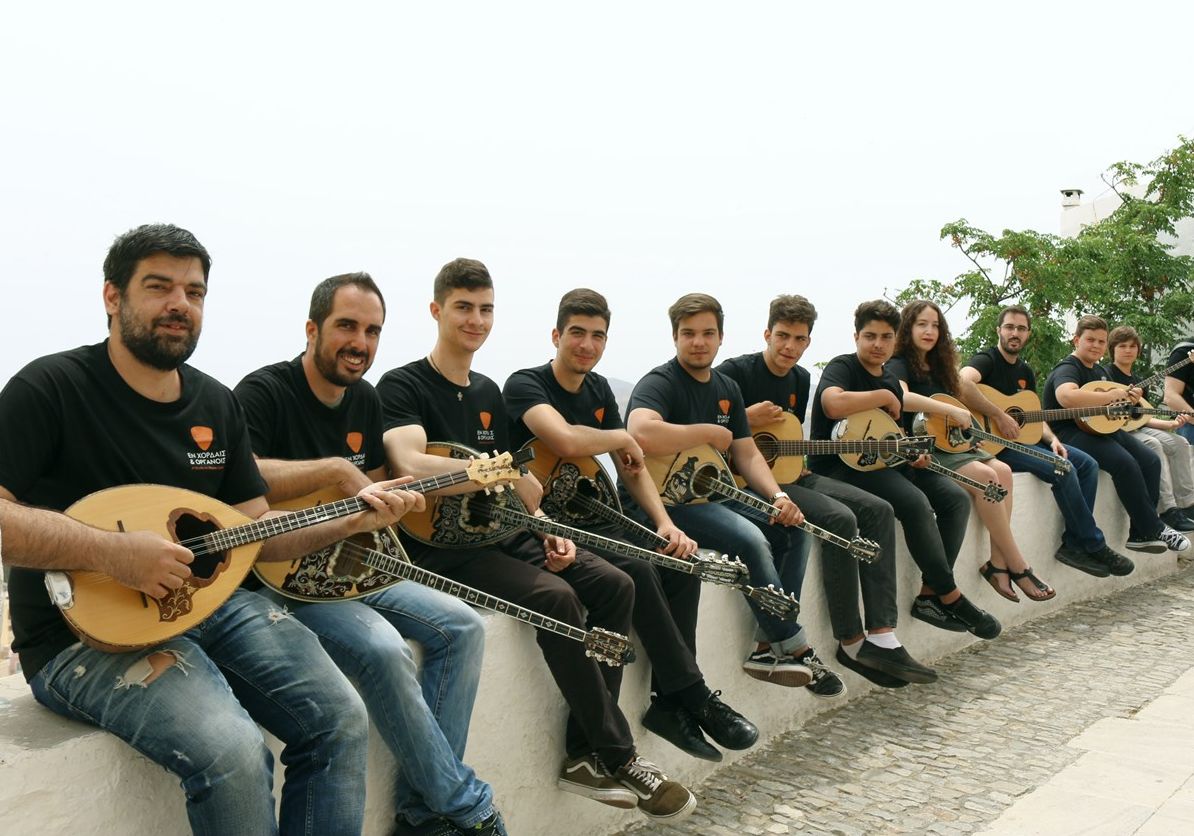 «Εν Χορδαίς & Οργάνοις» ανακηρύχθηκε επίτιμος δημότης Σύρου ο Σταύρος Ξαρχάκος-1