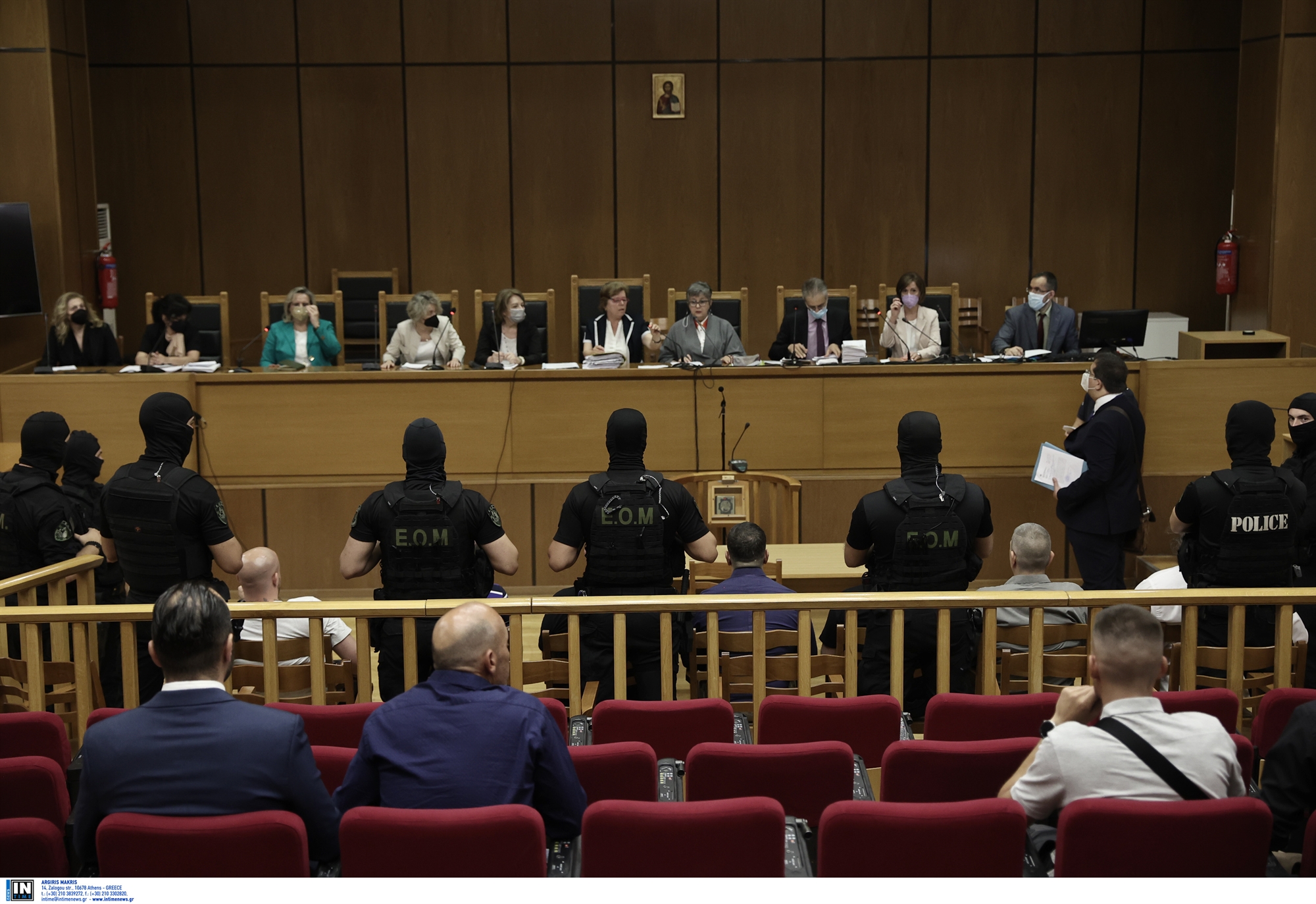 ηχηρές-απουσίες-στη-δίκη-της-χρυσής-αυ-561910852