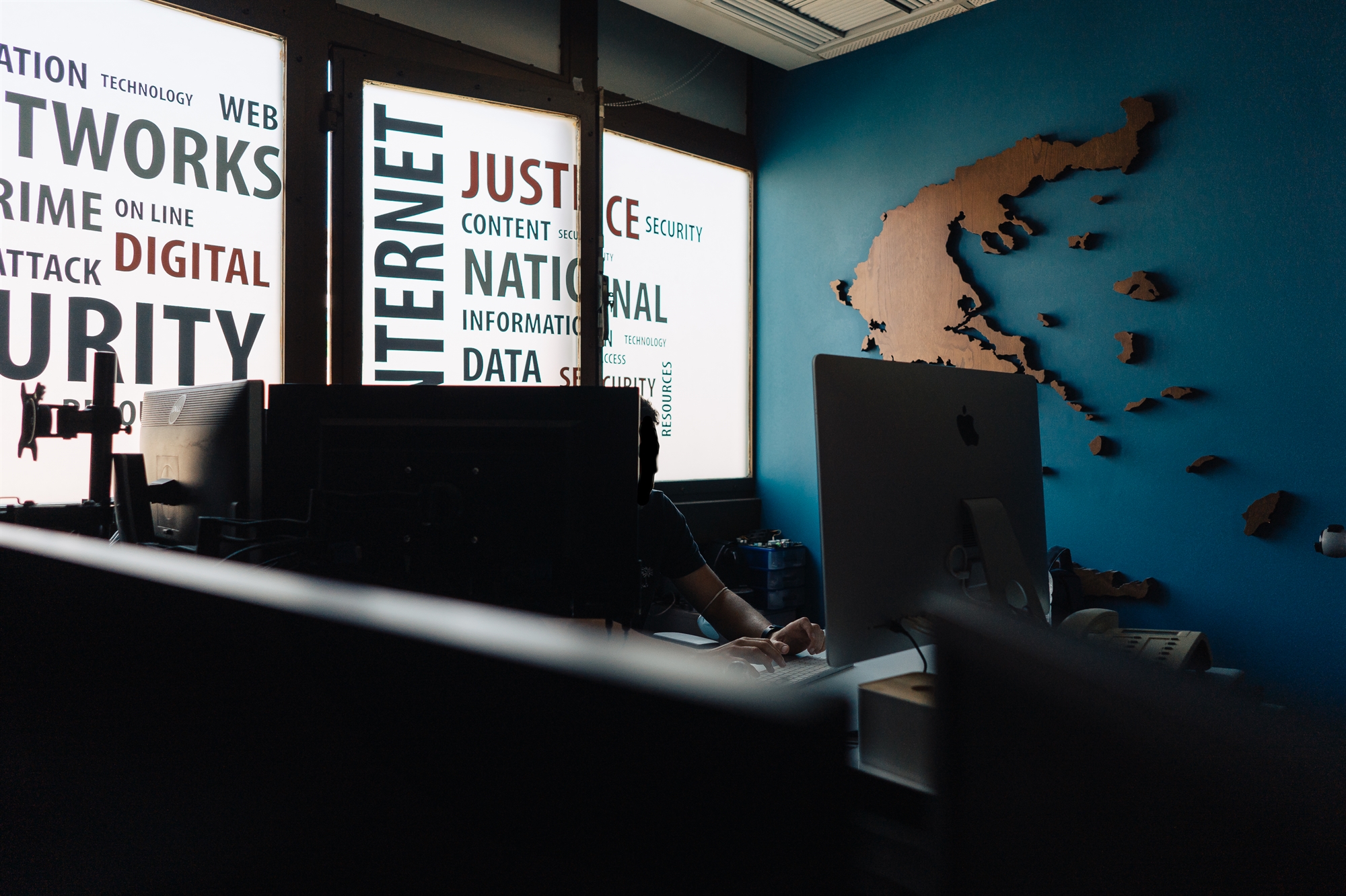 πορνογραφία-ανηλίκων-αντιμέτωποι-με-561915607