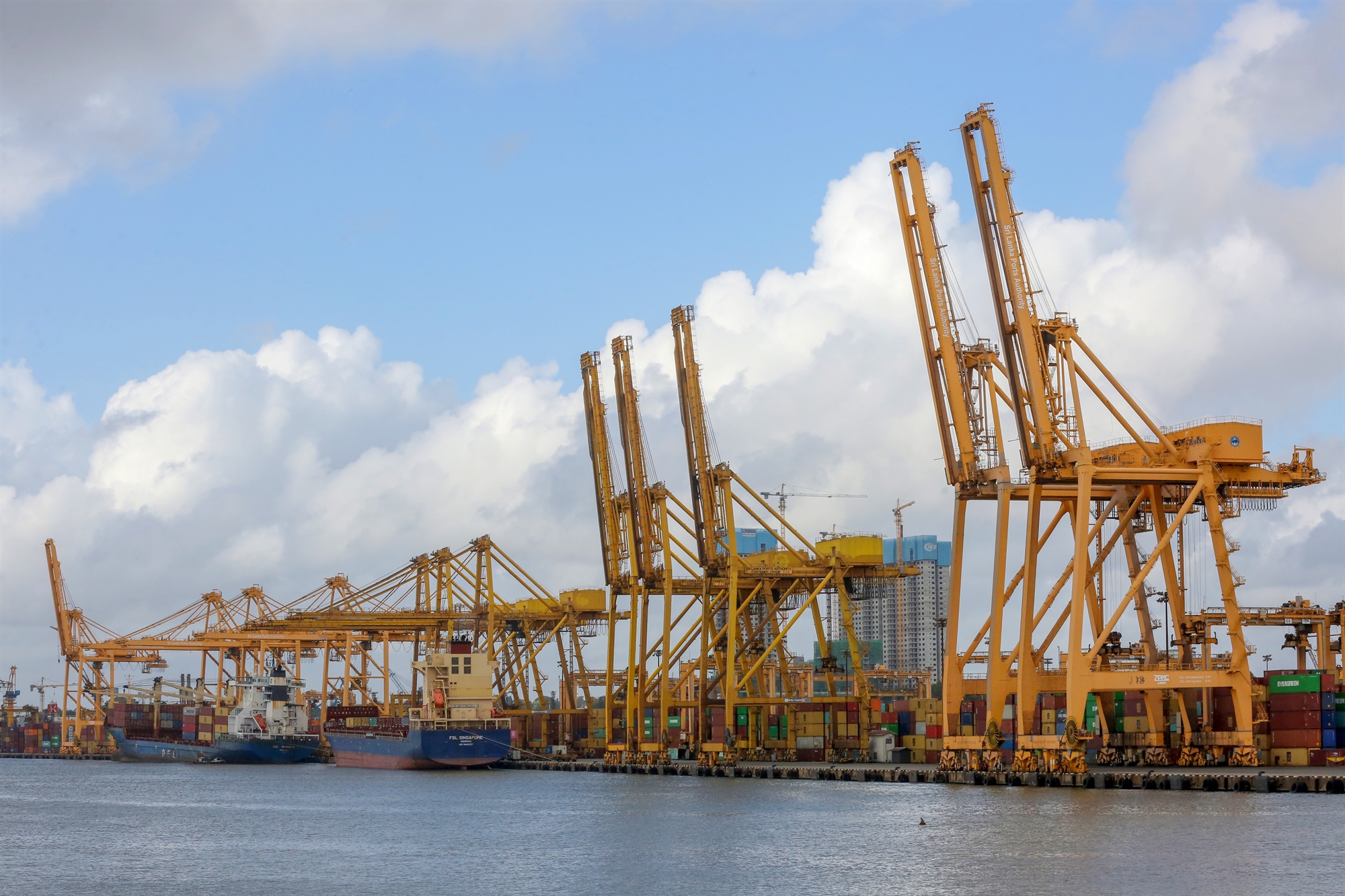 γεωπολιτική-αταξία-και-εγχώρια-αλυσί-561894382