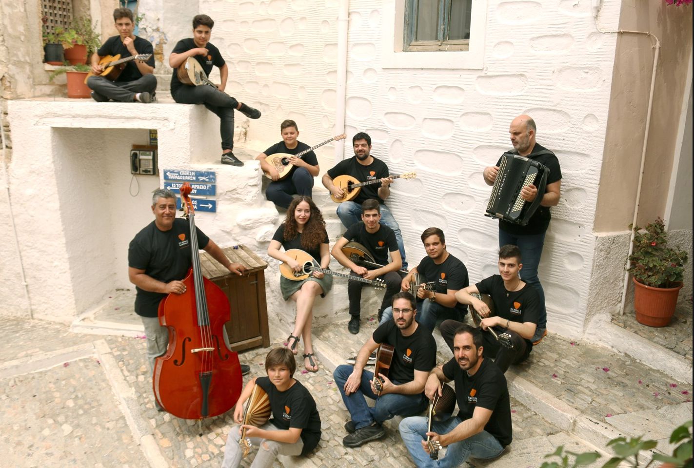 «Εν Χορδαίς & Οργάνοις» ανακηρύχθηκε επίτιμος δημότης Σύρου ο Σταύρος Ξαρχάκος-3