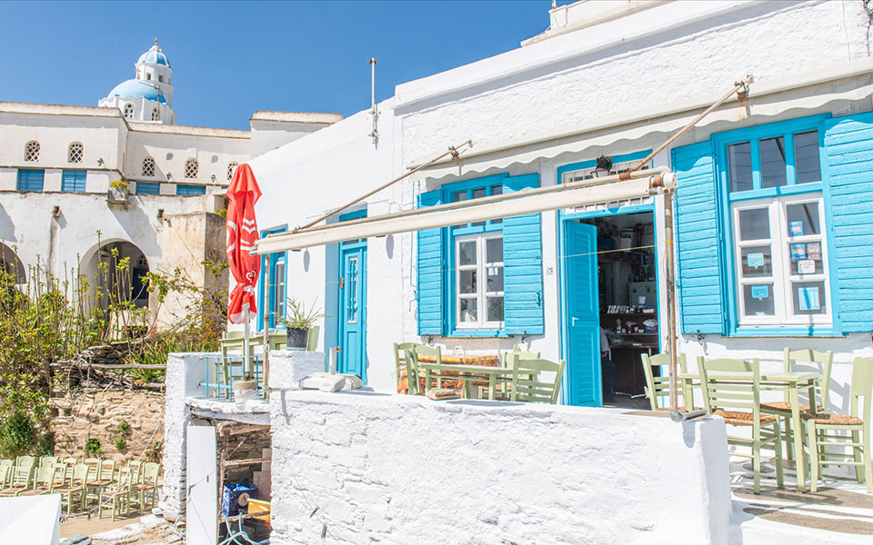 η-κυρά-λένη-κι-ο-κυρ-γιάννης-ψήνουν-τα-π-561906772