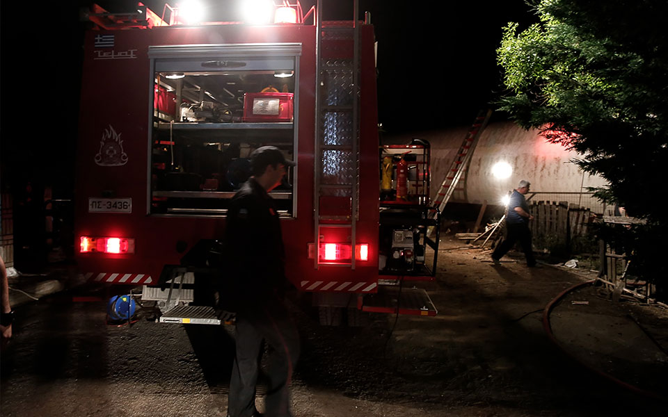 σε-γκρεμό-έπεσε-αυτοκίνητο-με-4-επιβάτε-561889789