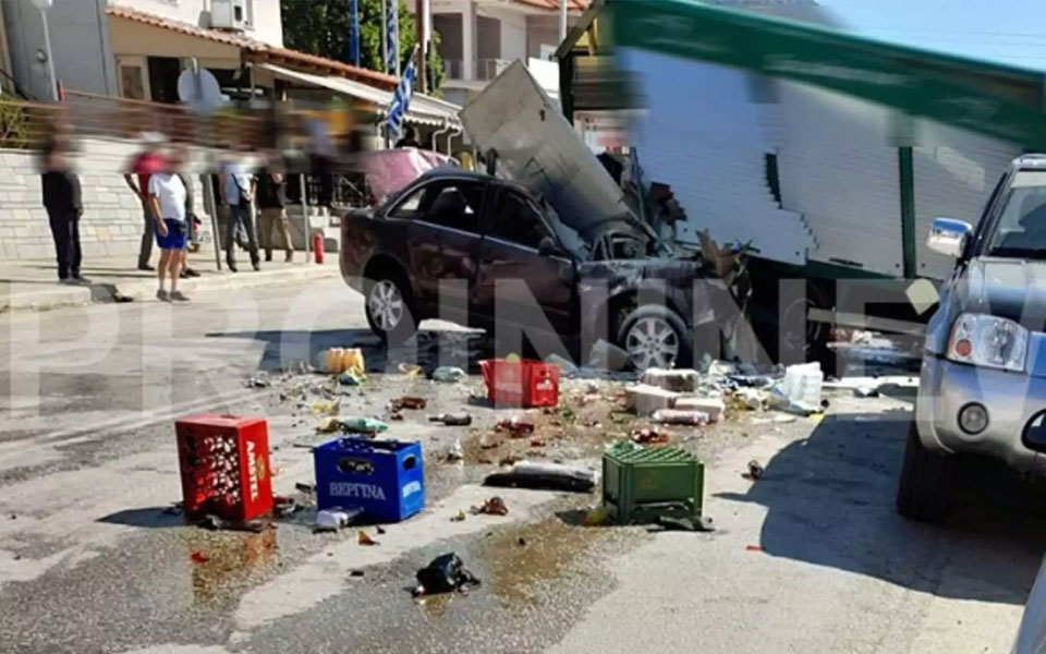 καβάλα-σφοδρό-τροχαίο-δυστύχημα-με-τρ-561890077