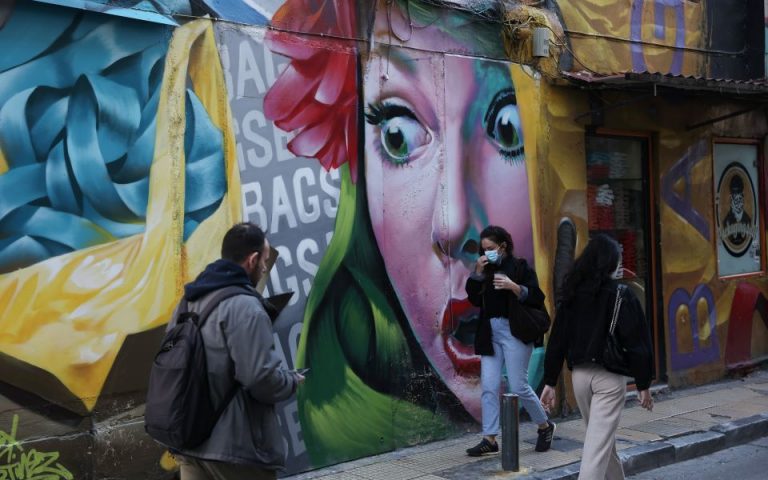 explainer-μάσκες-πού-παραμένουν-υποχρεωτικέ-561887971