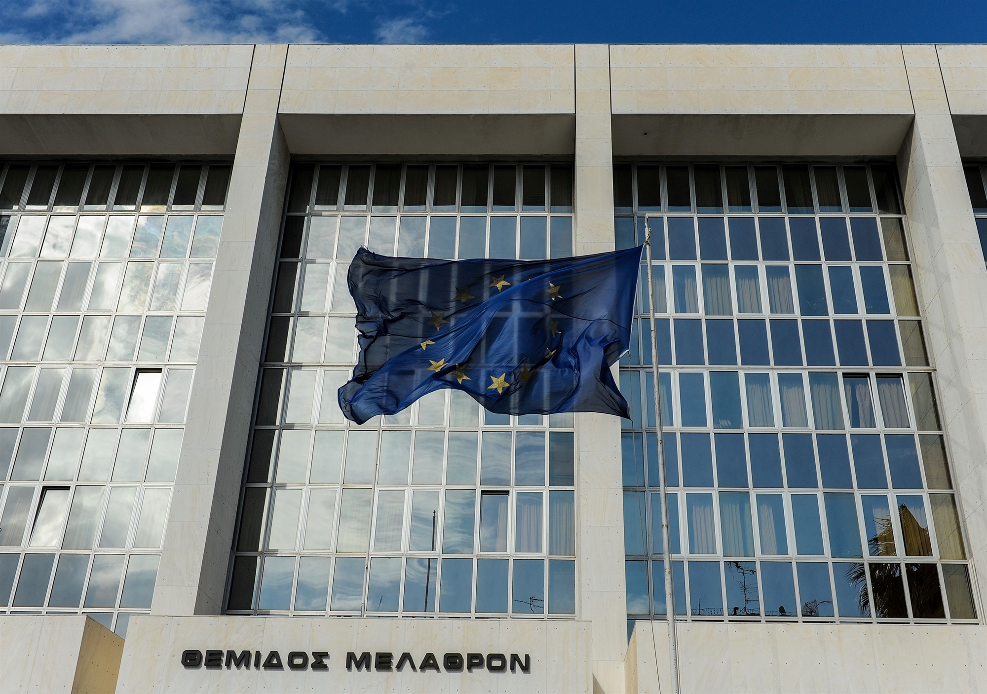 στην-τελική-ευθεία-η-κούρσα-διαδοχής-σ-561926887