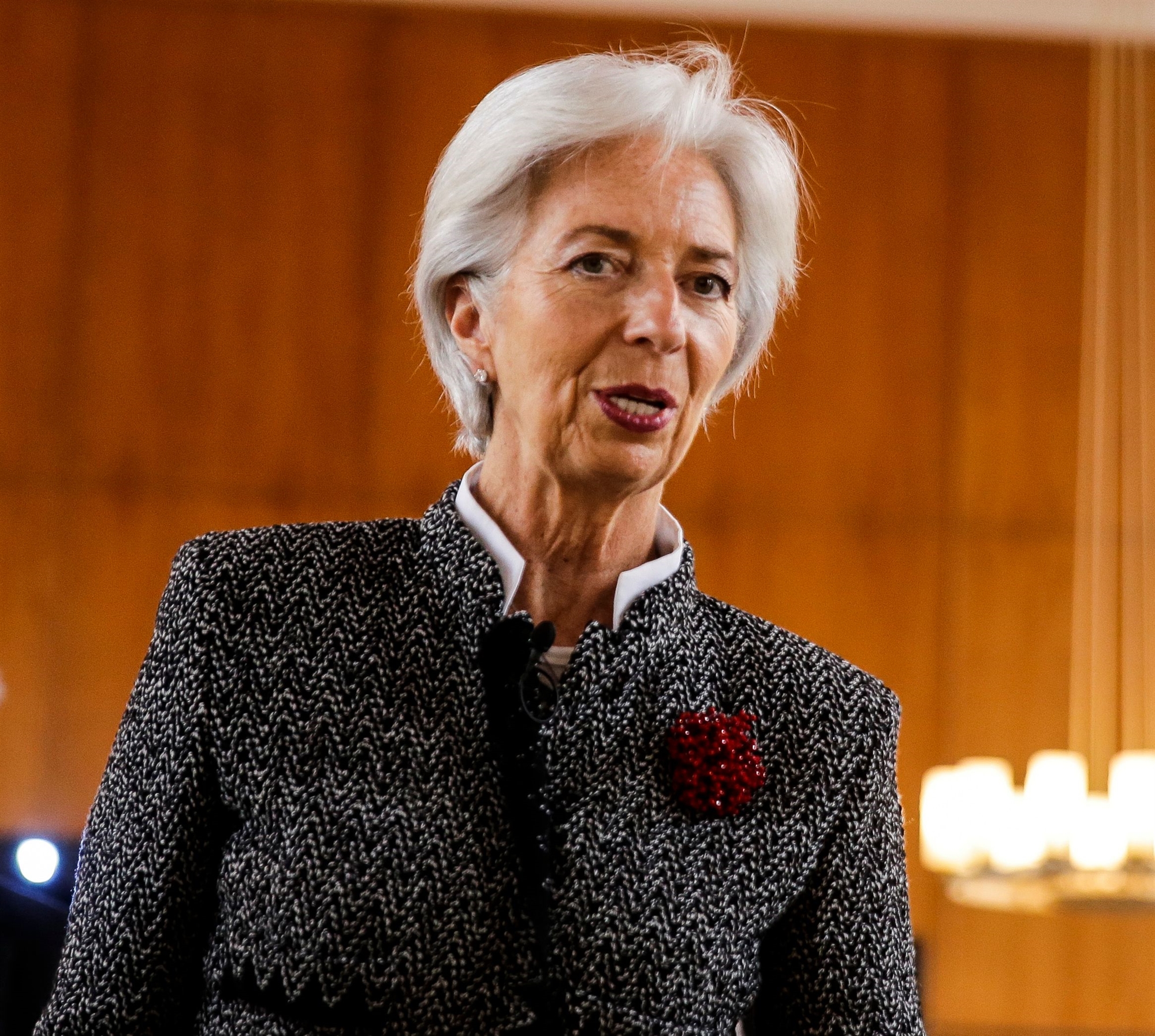 το-όριο-πόνου-της-εκτ-για-νέα-μέτρα-στ-561894403