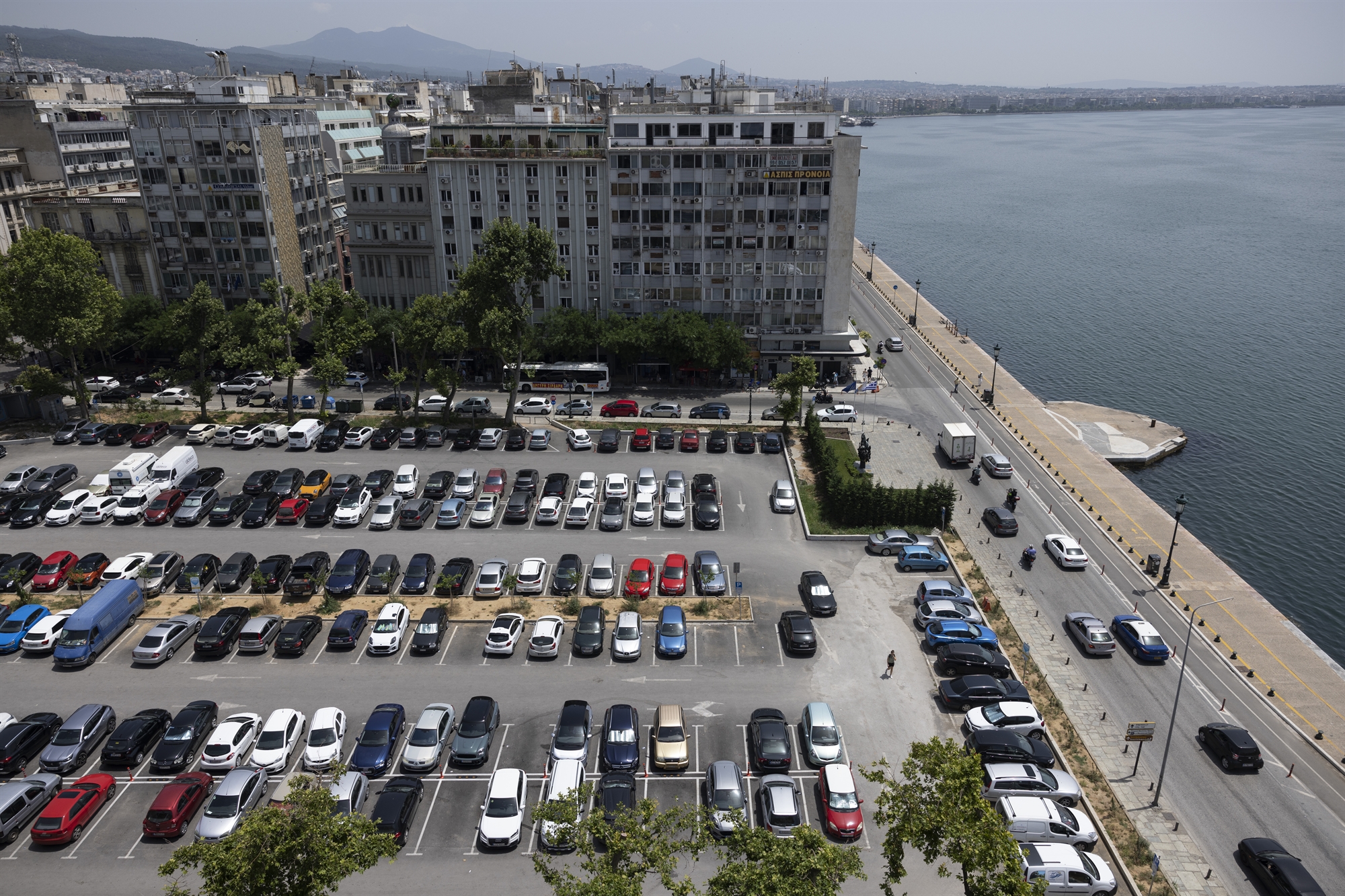 Το πάρκο μνήμης και το πάρκινγκ-1