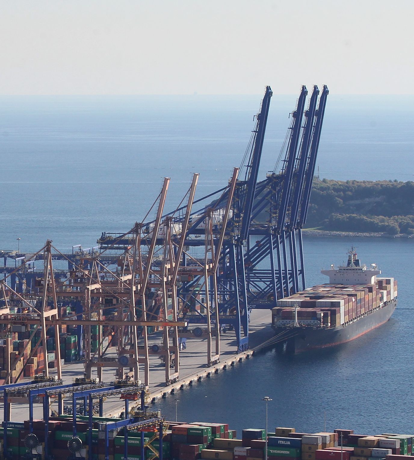 αύξηση-των-εξαγωγών-μεγάλη-διεύρυνση-561899719