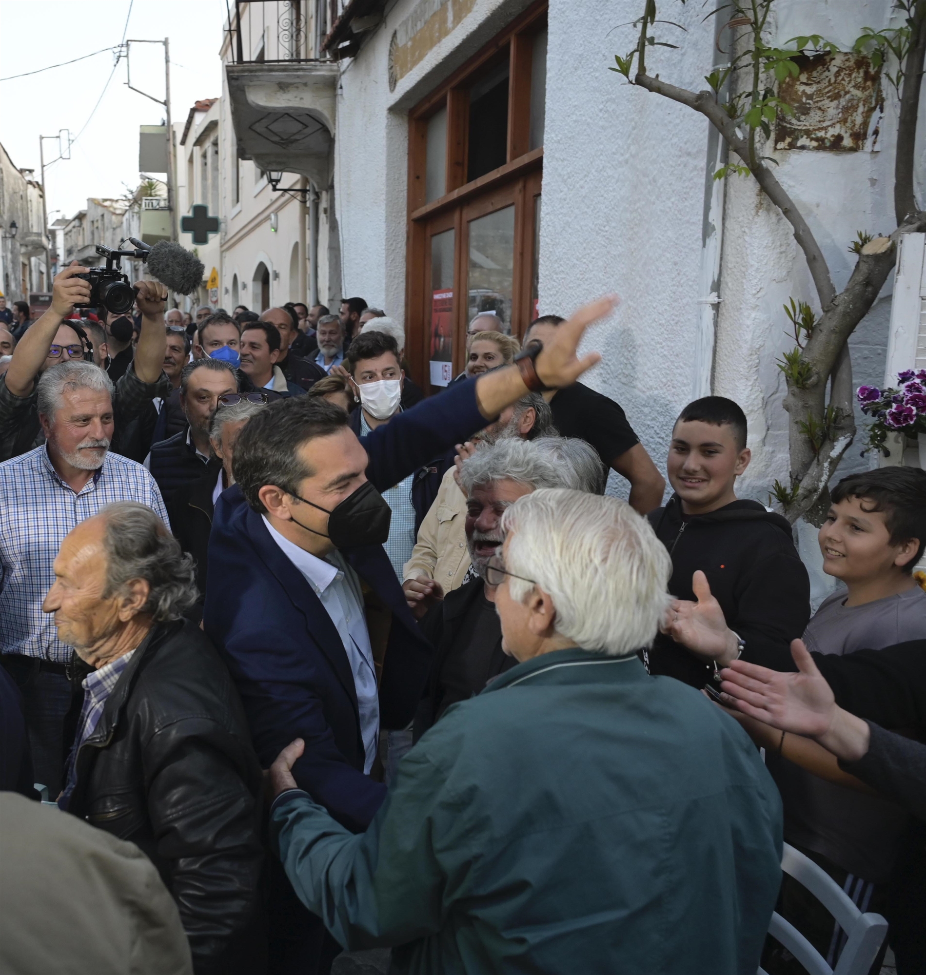 συριζα-περιοδείες-τσίπρα-σε-κρίσιμες-561899311