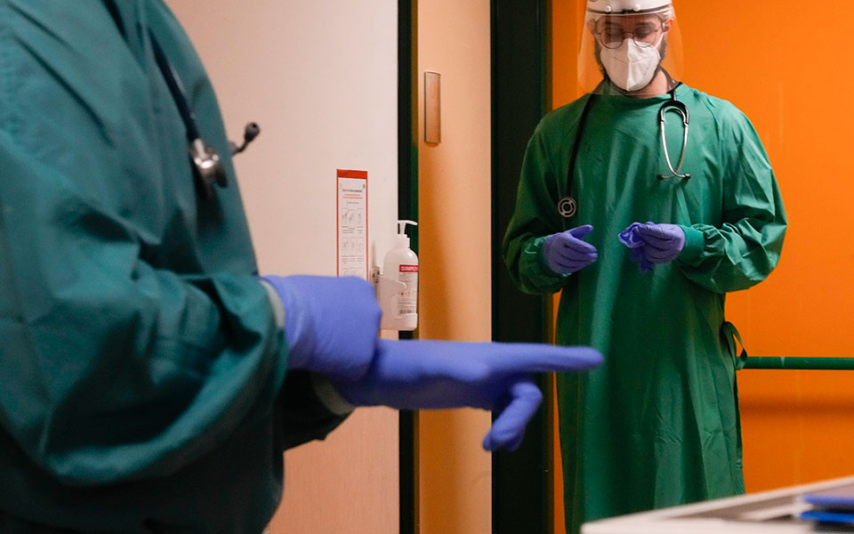 κορωνοϊός-ιταλία-η-υποπαραλλαγή-omicron-β-561918697